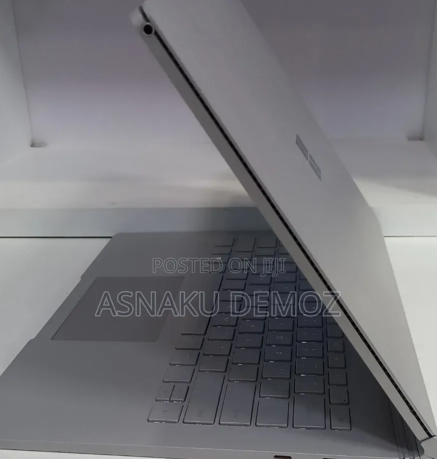 New Laptop Microsoft Surface Book 2 16GB Intel Core i7 SSD 512GB