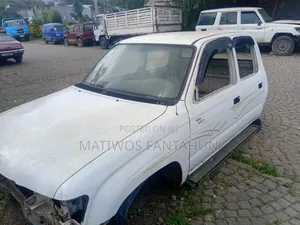 Toyota Hilux 2003 White