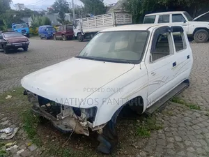 Toyota Hilux 2003 White