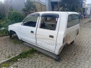Toyota Hilux 2003 White
