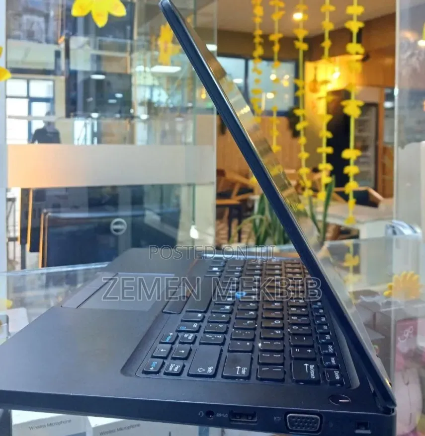 New Laptop Dell Precision 5480 8GB Intel Core i5 SSD 256GB