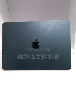 New Laptop Apple MacBook Air 2022 M2 8GB Apple M2 SSD 256GB