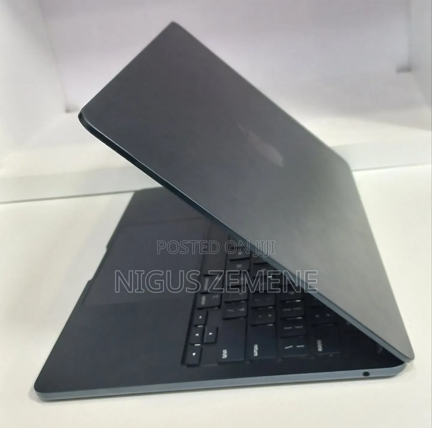 New Laptop Apple MacBook Air 2022 M2 8GB Apple M2 SSD 256GB