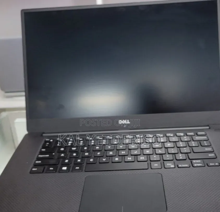 New Laptop Dell G15 5530 16GB Intel Core i7 SSD 512GB