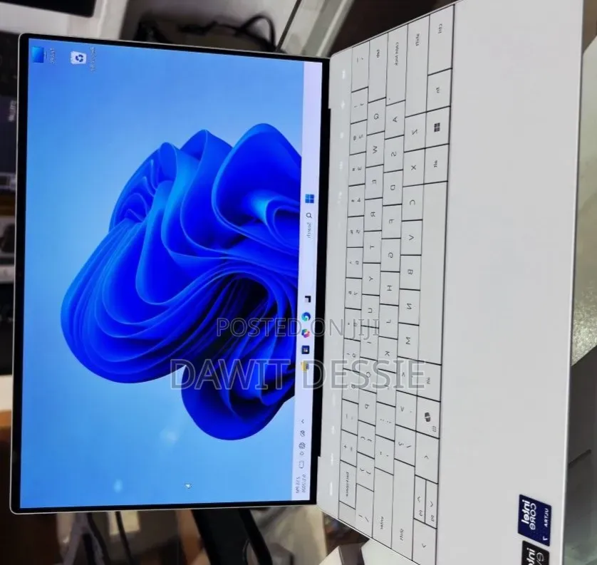 New Laptop Dell XPS 13 16GB Intel Core Ultra 7 SSD 512GB