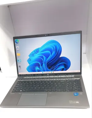 New Laptop HP ZBook Firefly G8 16GB Intel Core i7 SSD 512GB