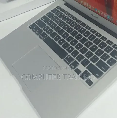 New Laptop Apple MacBook Air 2017 8GB Intel Core i5 SSD 256GB