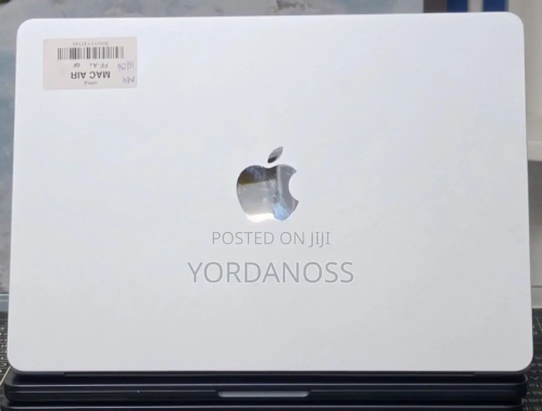 New Laptop Apple MacBook Air 2025 M4 16GB Apple M5 SSD 256GB