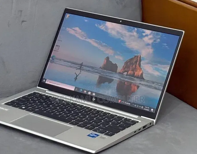 New Laptop HP EliteBook 830 G8 16GB Intel Core i7 SSD 512GB