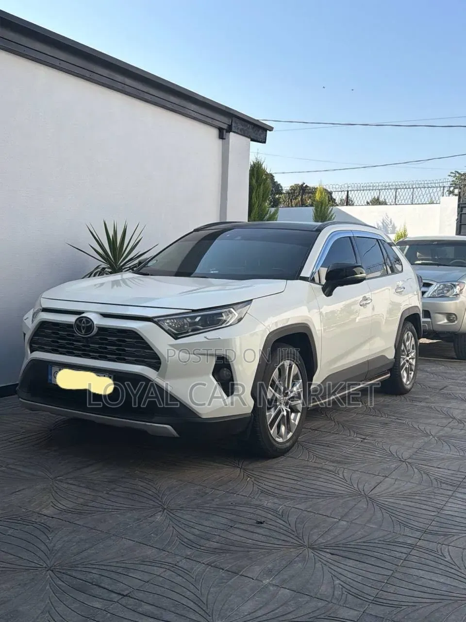 Toyota RAV4 2021 White