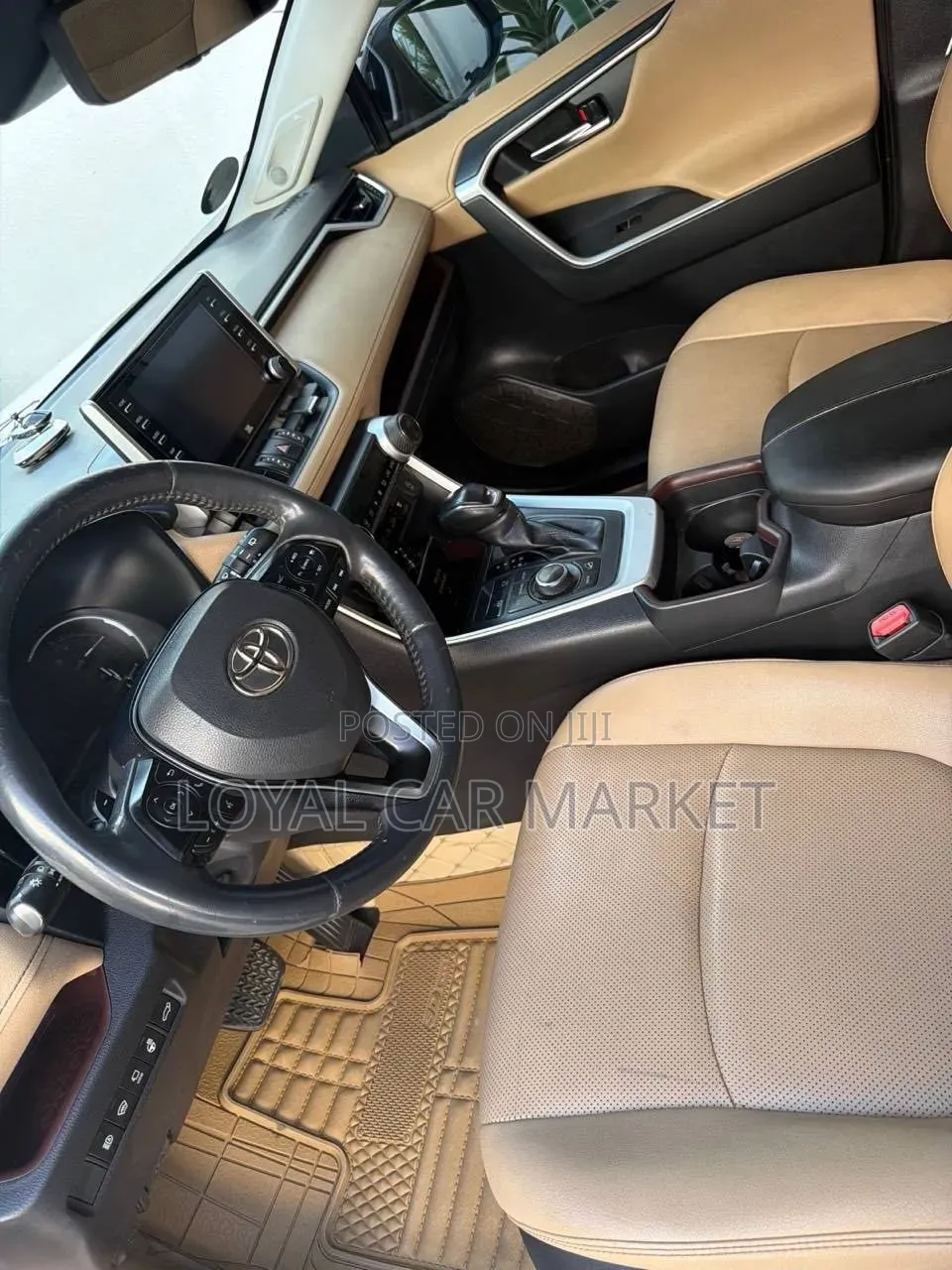 Toyota RAV4 2021 White