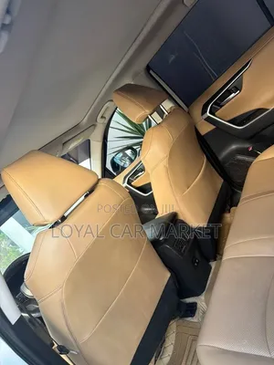 Toyota RAV4 2021 White