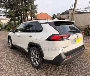 Toyota RAV4 2021 White