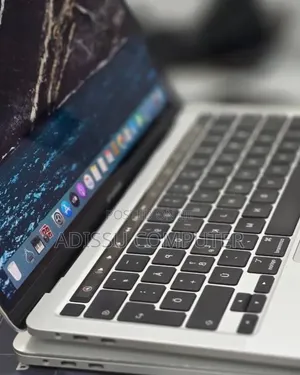 New Laptop Apple MacBook 2020 32GB Intel Core i7 SSD 512GB
