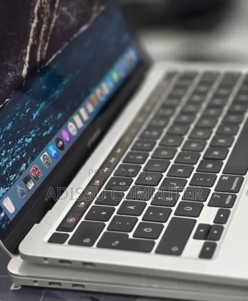 New Laptop Apple MacBook 2020 32GB Intel Core i7 SSD 512GB