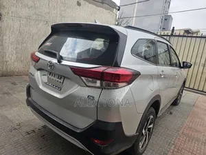 Toyota Rush 2023 Silver