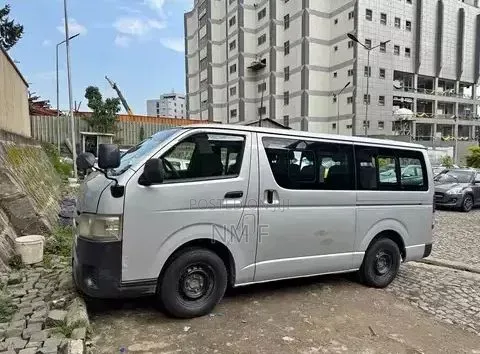 Toyota HiAce 2016 Silver
