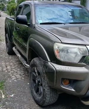 Toyota Tacoma 2015 Gold