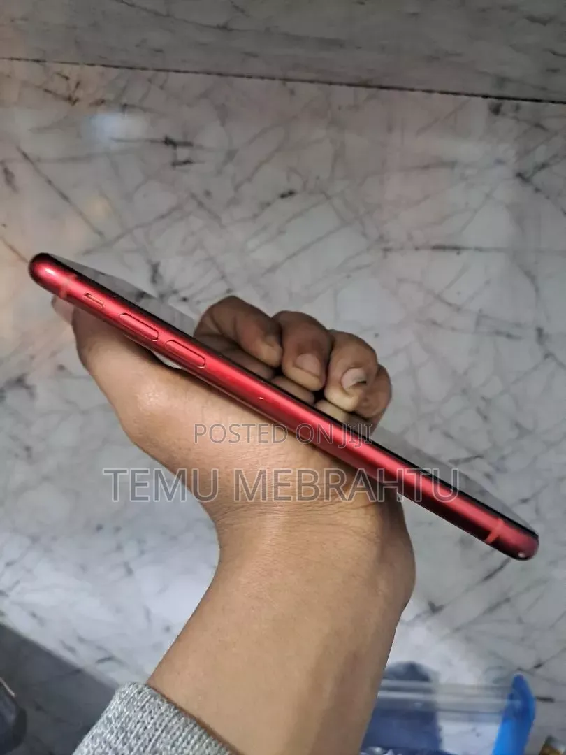 Apple iPhone XR 64 GB Red