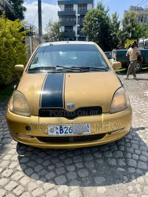 Toyota Vitz 2001 Gold
