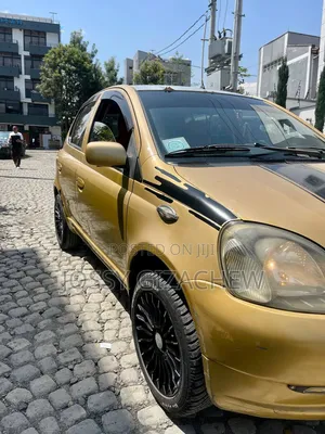 Toyota Vitz 2001 Gold