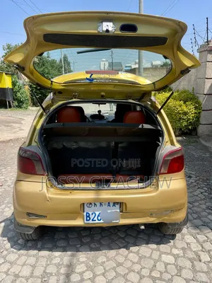 Toyota Vitz 2001 Gold