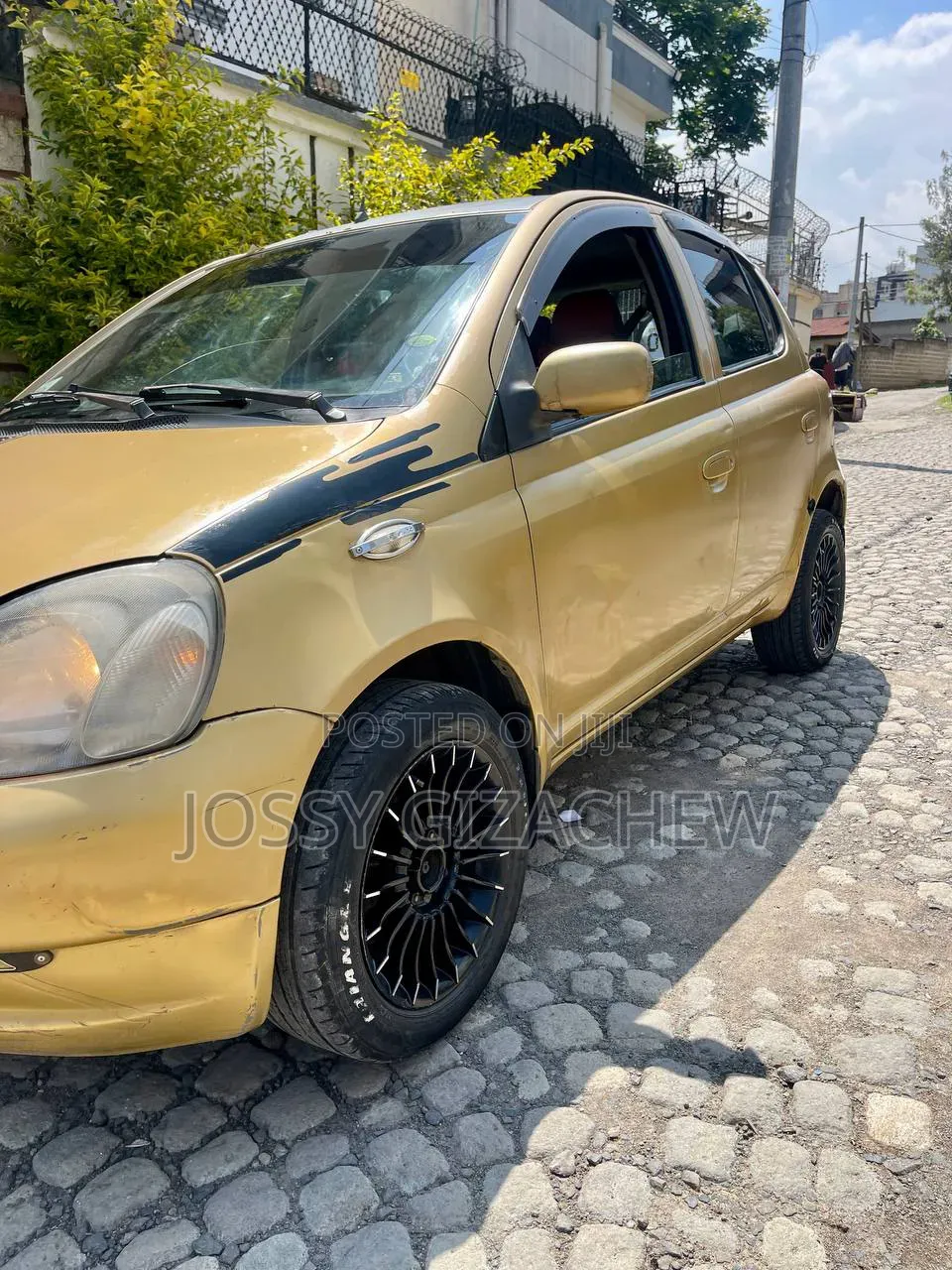 Toyota Vitz 2001 Gold