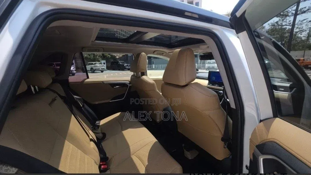 Toyota RAV4 2023 White