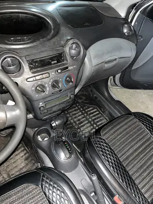 Toyota Vitz 2002 Silver