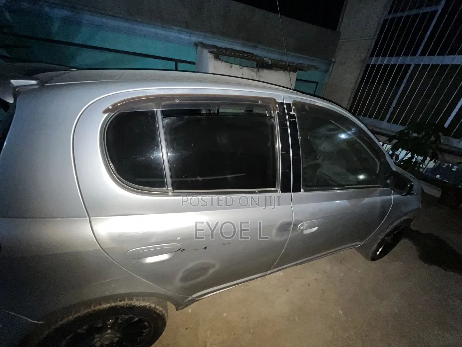 Toyota Vitz 2002 Silver