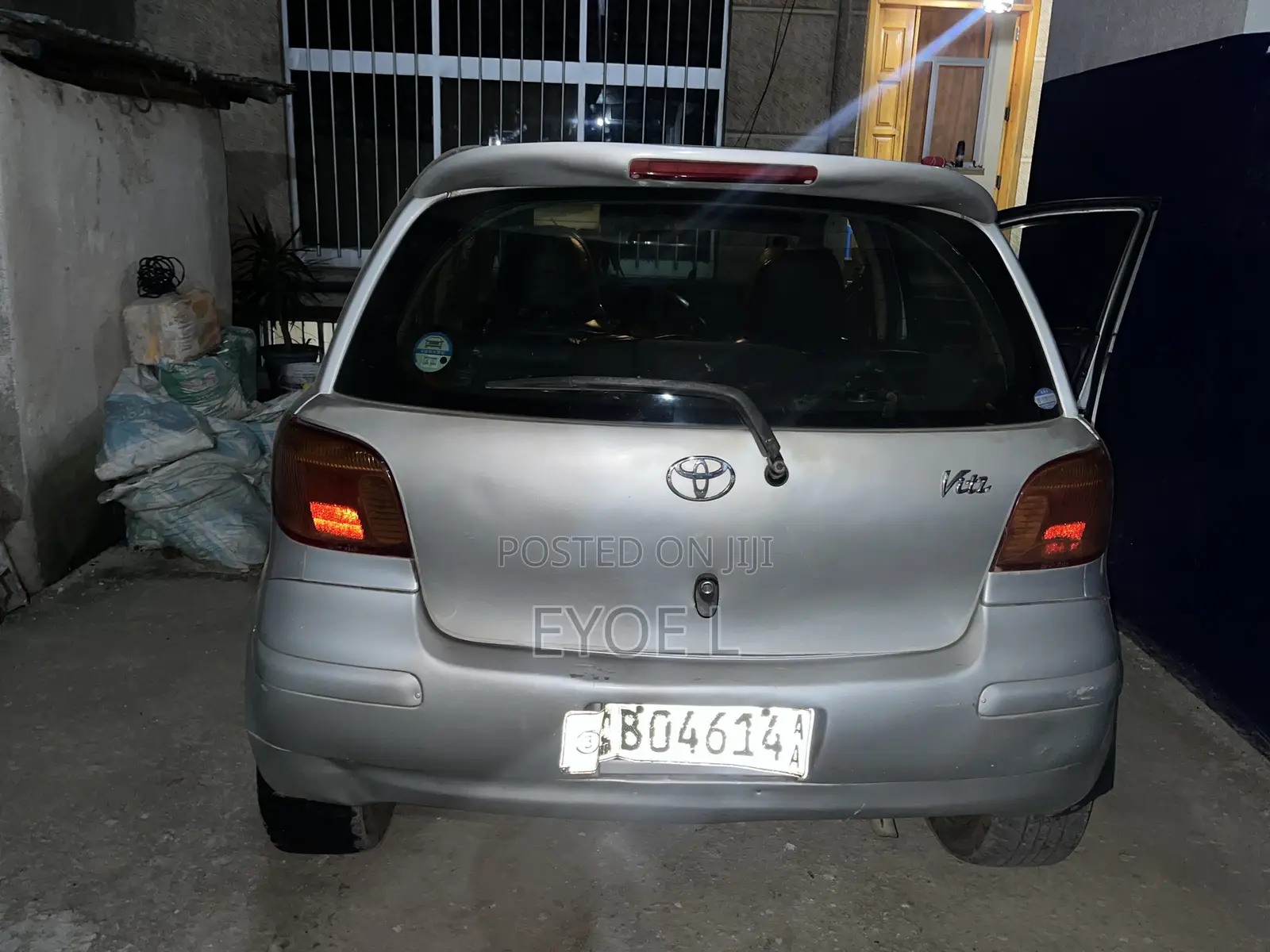 Toyota Vitz 2002 Silver