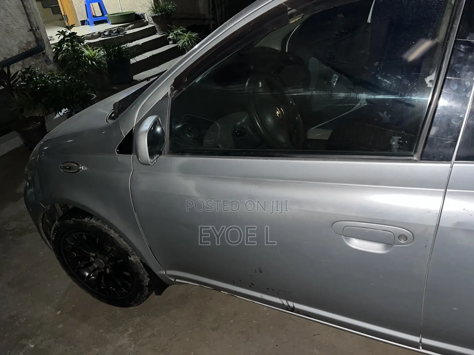 Toyota Vitz 2002 Silver