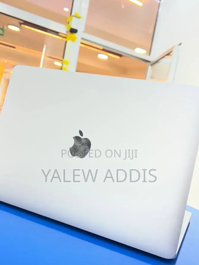 New Laptop Apple MacBook Pro 2020 M1 8GB Apple M1 SSD 256GB