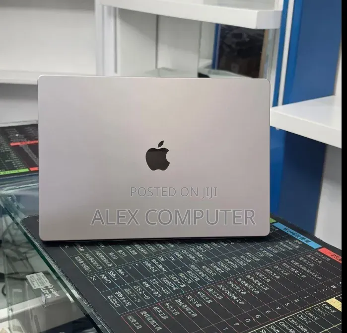 New Laptop Apple MacBook Pro 2021 M1 32GB Apple M1 Pro SSD 512GB