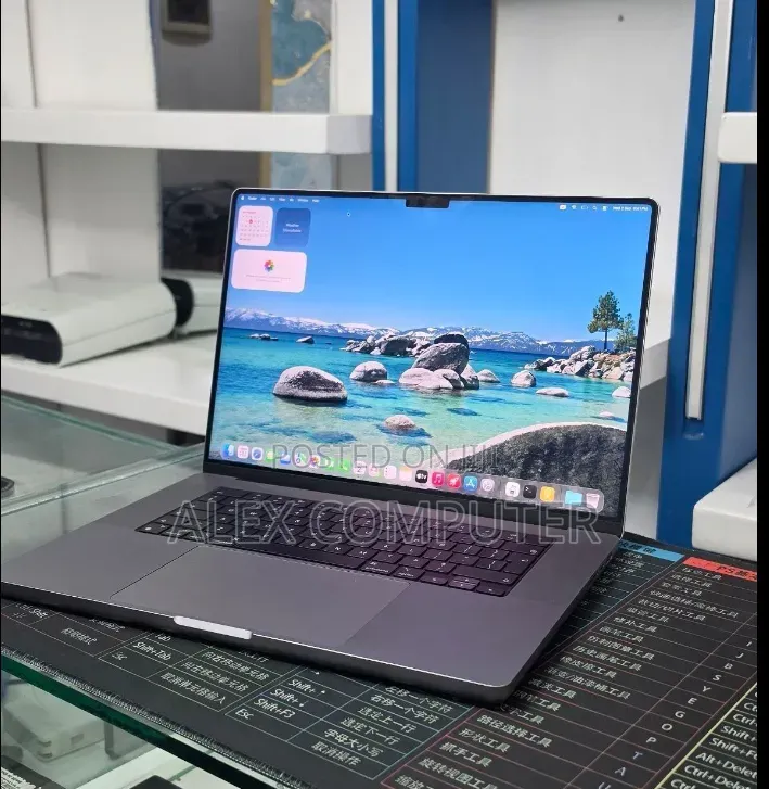New Laptop Apple MacBook Pro 2021 M1 32GB Apple M1 Pro SSD 512GB