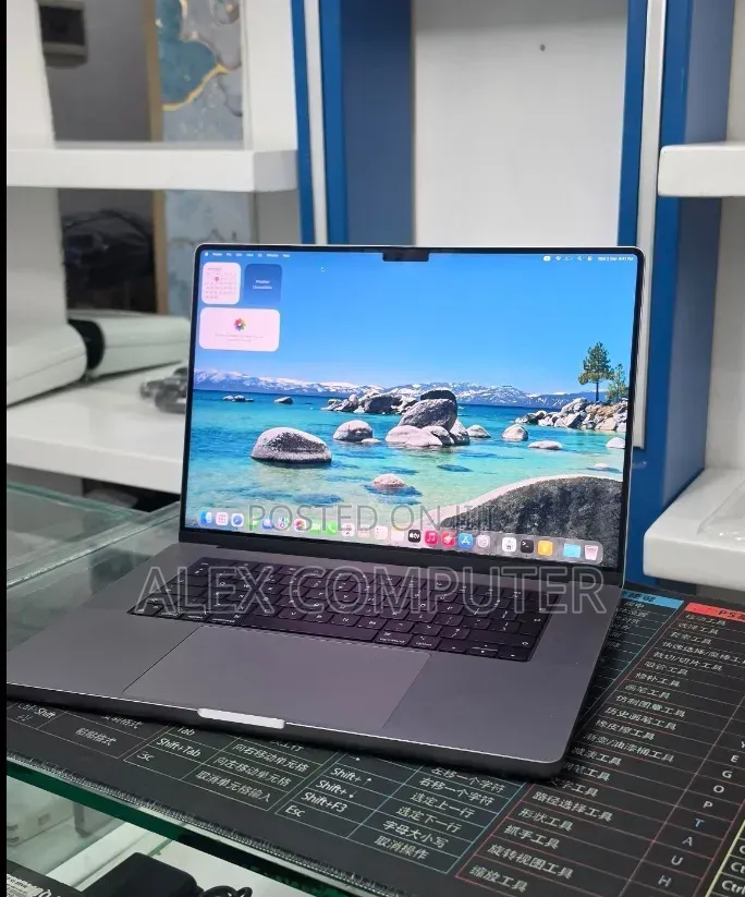 New Laptop Apple MacBook Pro 2021 M1 32GB Apple M1 Pro SSD 512GB