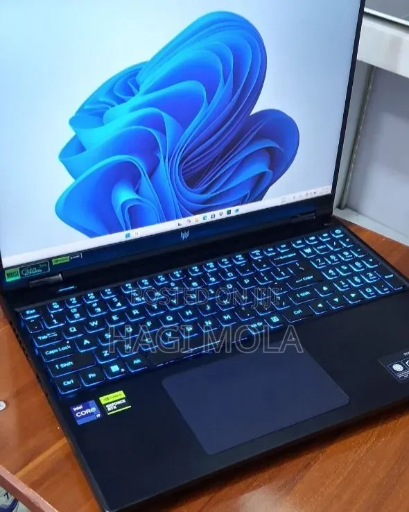 New Laptop Acer Predator Helios 18 PH18-71 16GB Intel Core i9 SSD 1T