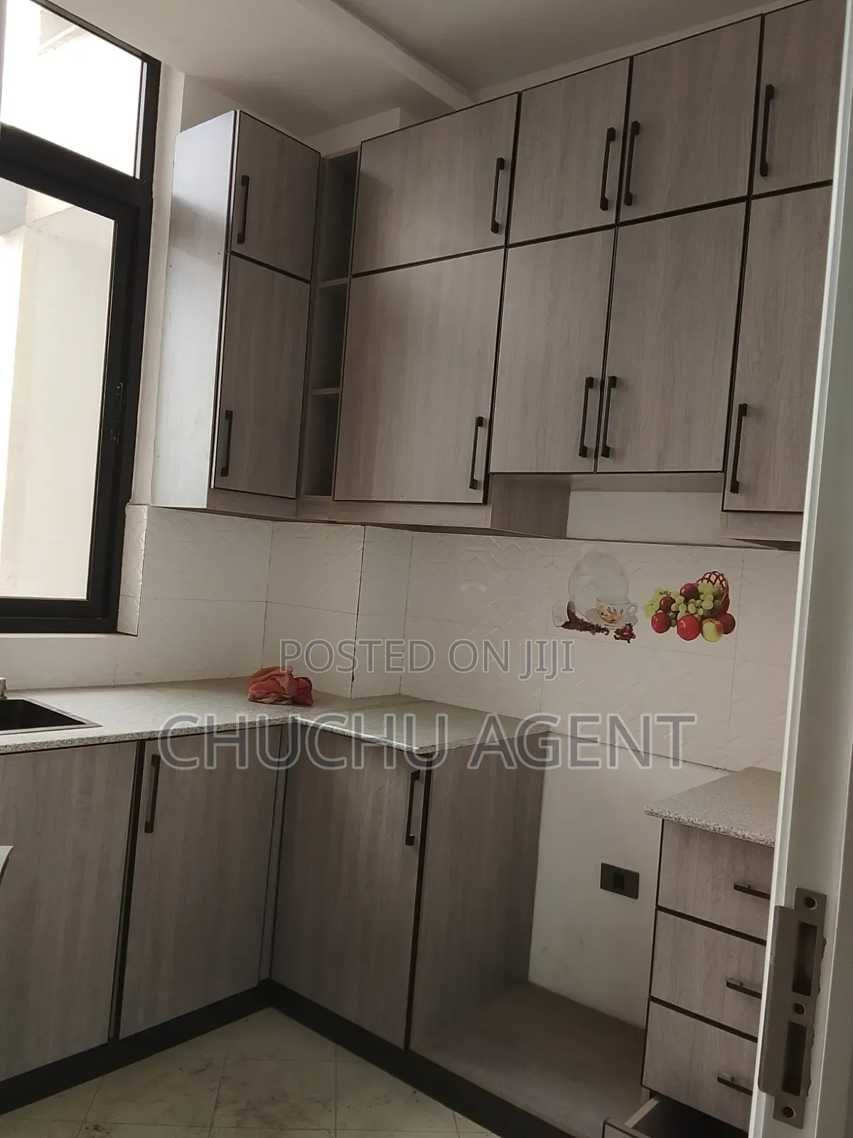 20bdrm Apartment in Akaky Kaliti for sale
