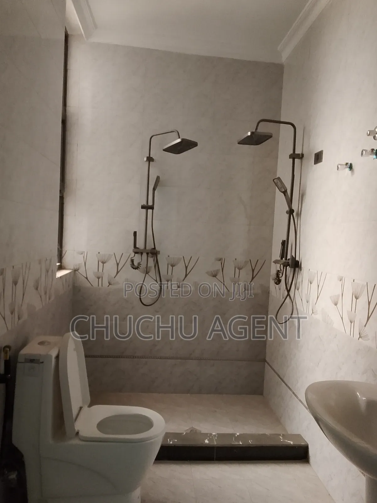 20bdrm Apartment in Akaky Kaliti for sale