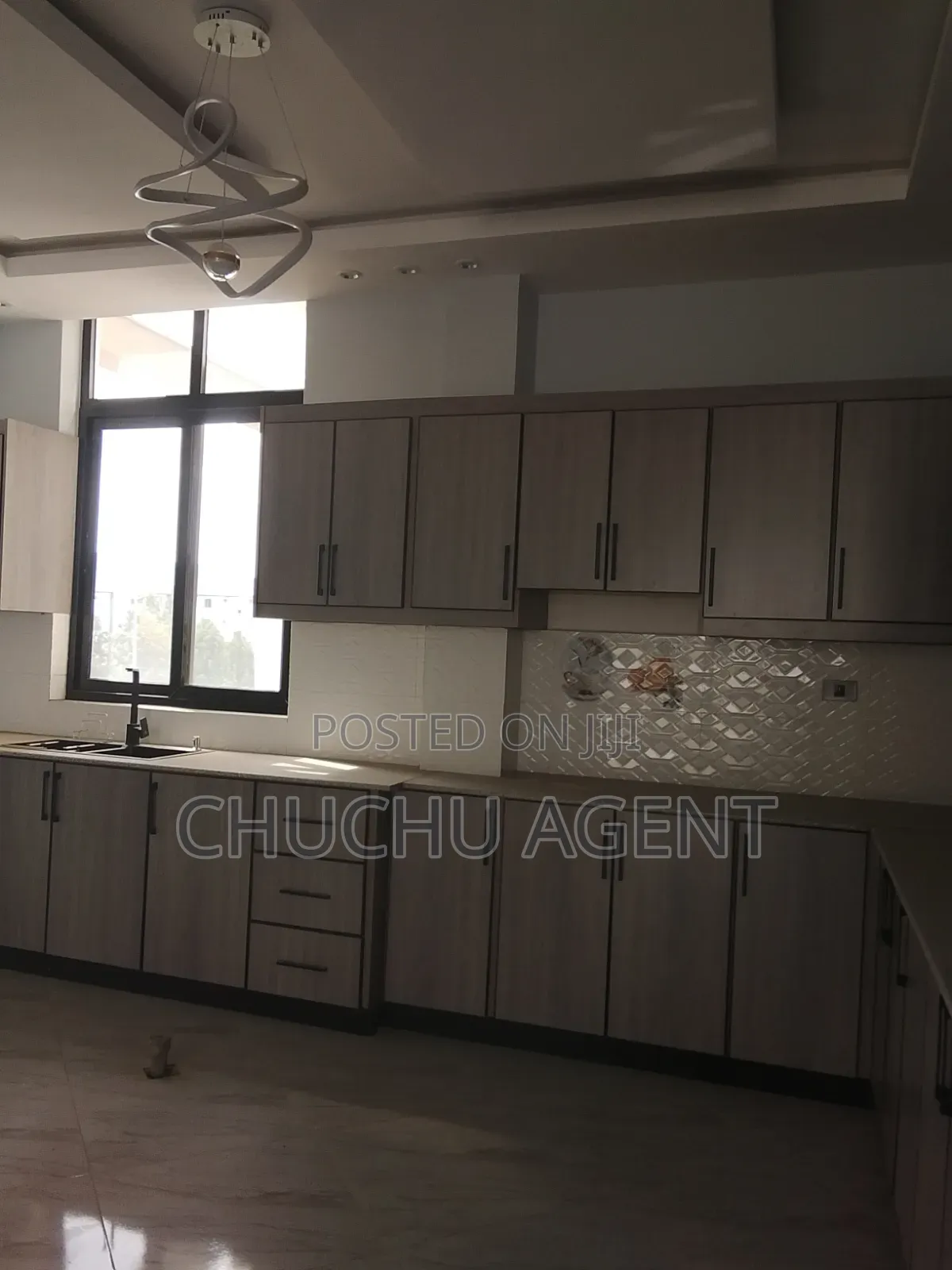 20bdrm Apartment in Akaky Kaliti for sale