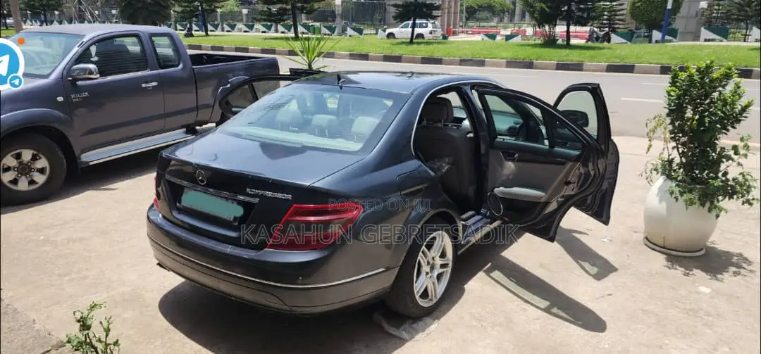 Mercedes-Benz C200 2008 Black