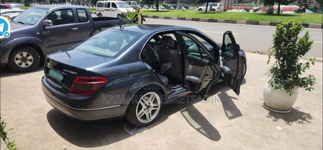 Mercedes-Benz C200 2008 Black