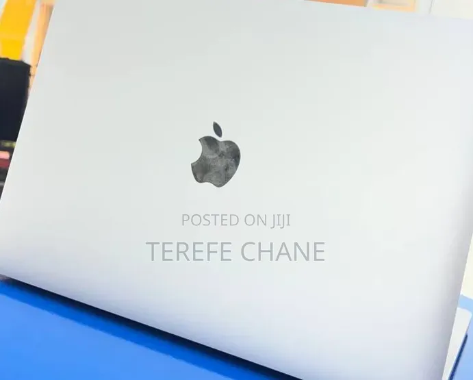 New Laptop Apple MacBook Pro 2020 M1 8GB Apple M1 Pro SSD 256GB