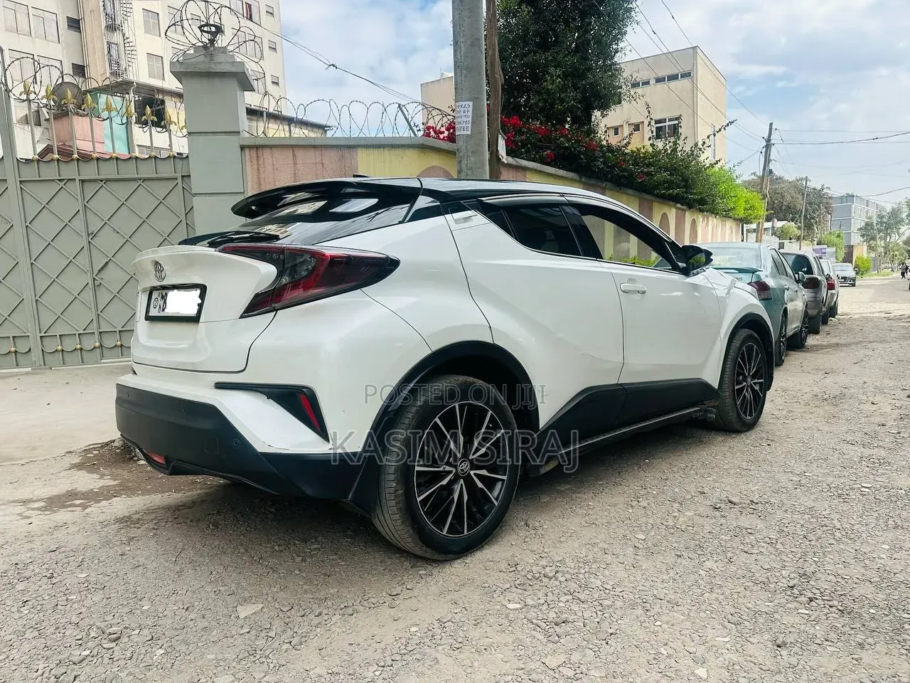 Toyota C-HR XLE FWD Sport Utility (2.0L 4cyl 2AM) 2018 White