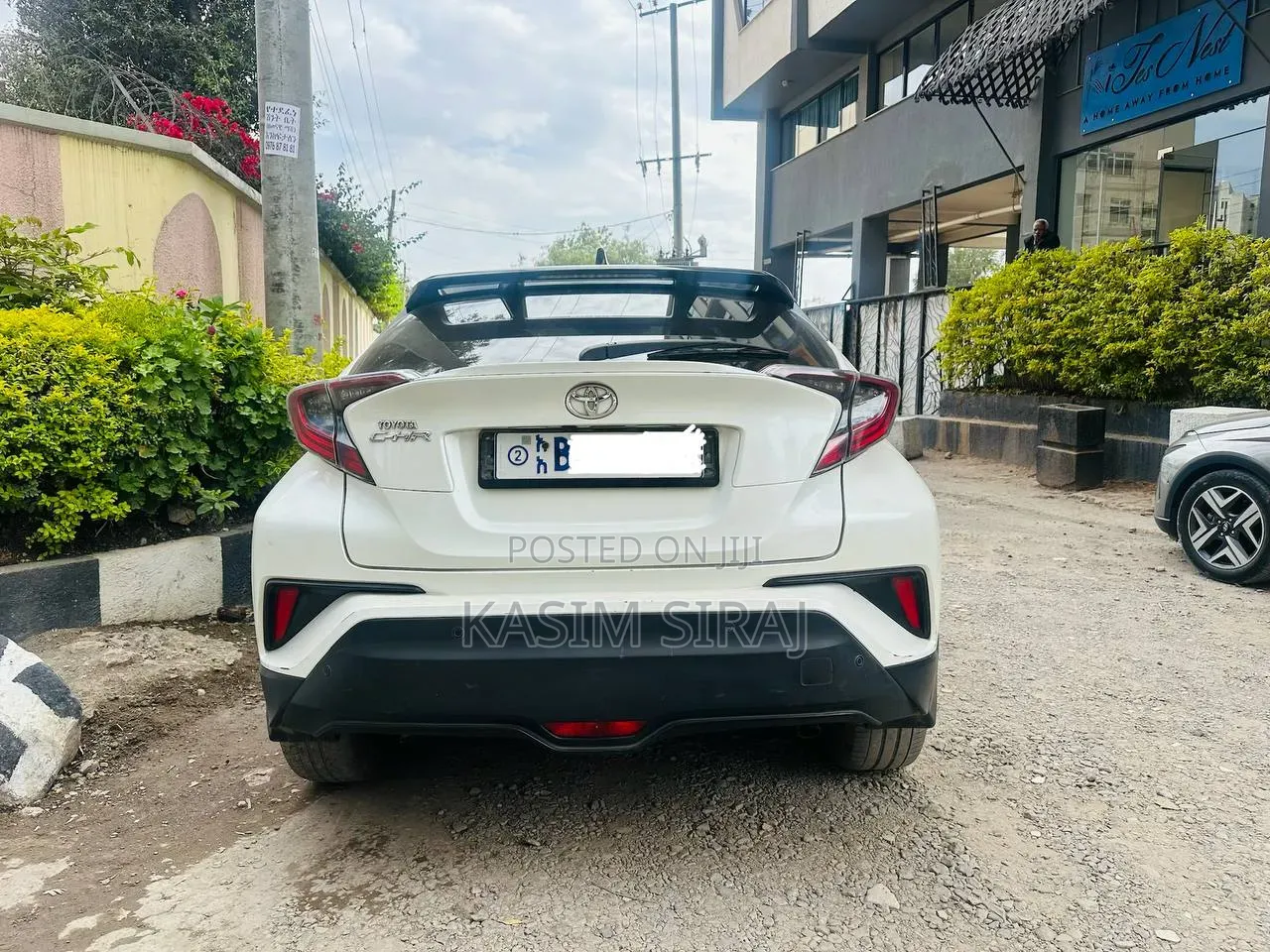 Toyota C-HR XLE FWD Sport Utility (2.0L 4cyl 2AM) 2018 White