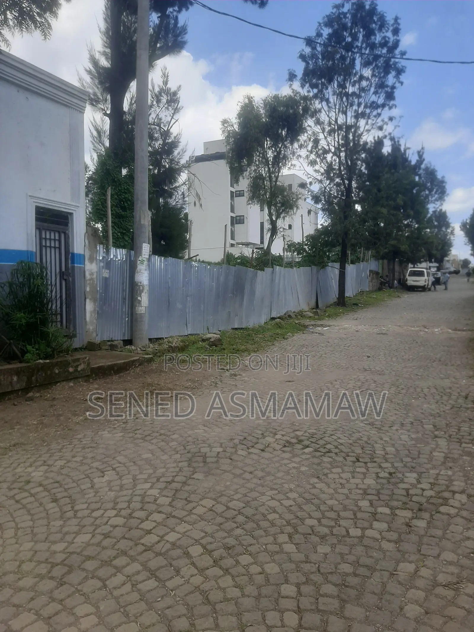 2000 ካሬ የሚሸጥ ወሰን ኮተቤ ከዋናው መንገድ 100 ሜትር ገባ ብሎ ብር