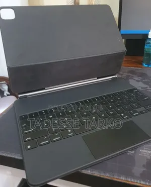Apple iPad Keyboard 11 Inch and 13 Inch