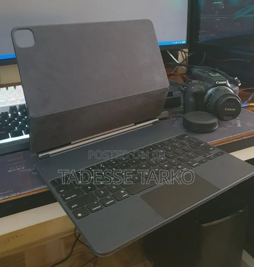 Apple iPad Keyboard 11 Inch and 13 Inch
