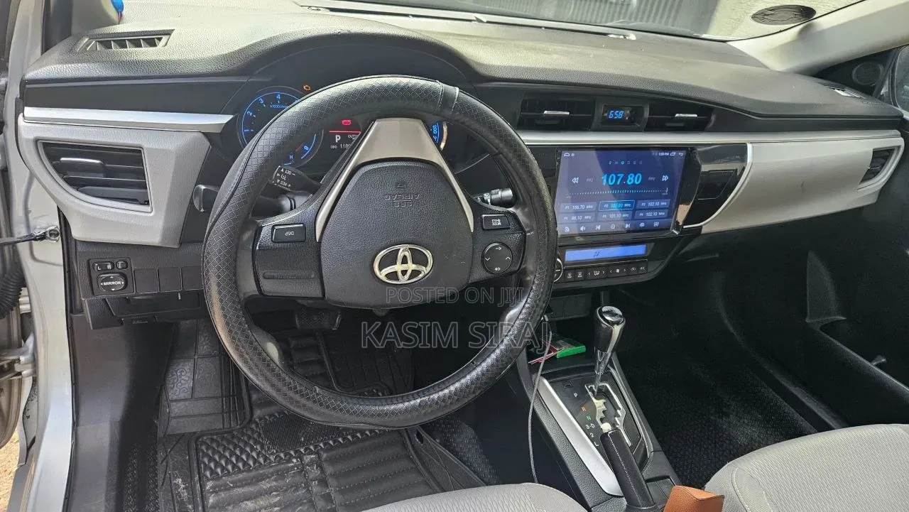Toyota Corolla LE 4dr Sedan (1.8L 4cyl CVT) 2016 Silver