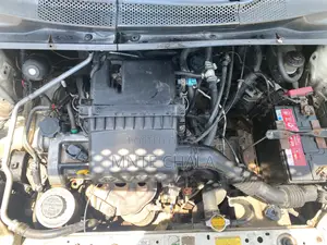 Toyota Vitz 2002 White